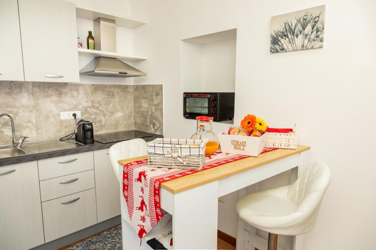 Eutuxia Apartment ตารันโต ภายนอก รูปภาพ